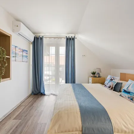 Apartmanky - & Whole House, 2-17 Guests Daire Valtice