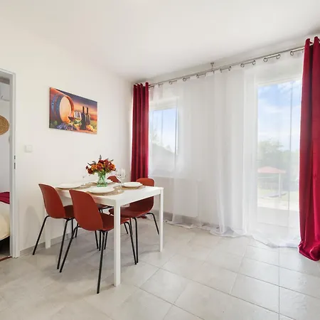 Daire Apartmanky - & Whole House, 2-17 Guests