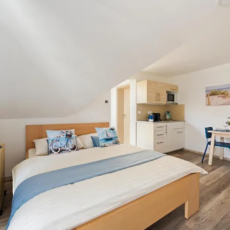 Apartmanky - & Whole House, 2-17 Guests * Valtice