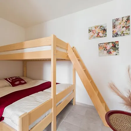 Apartmanky - & Whole House, 2-17 Guests Lejlighed *